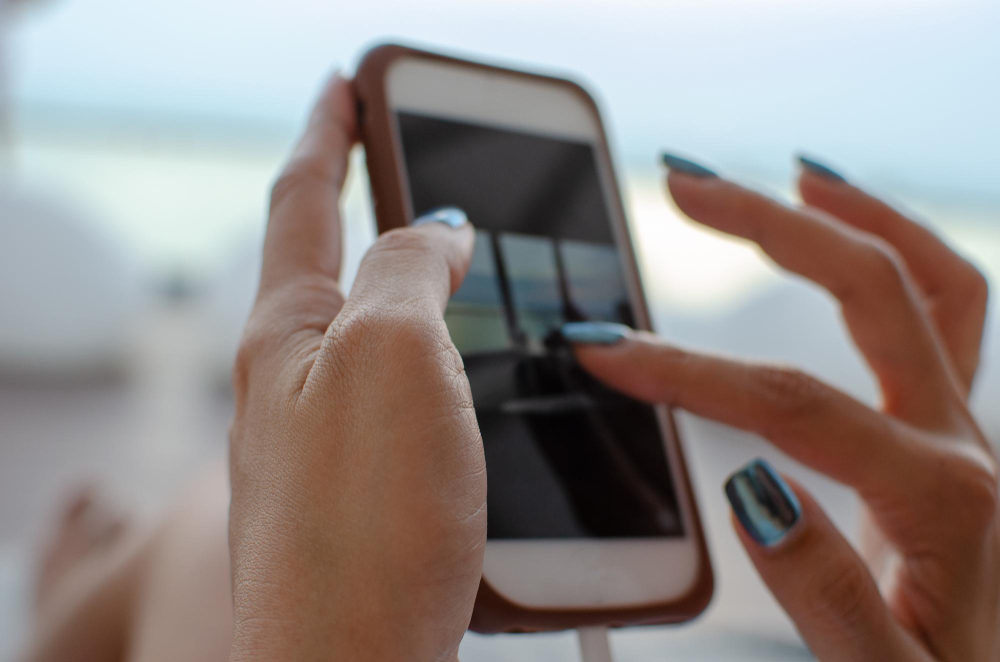 Odnowiony iPhone – czy warto kupić i na co uważać