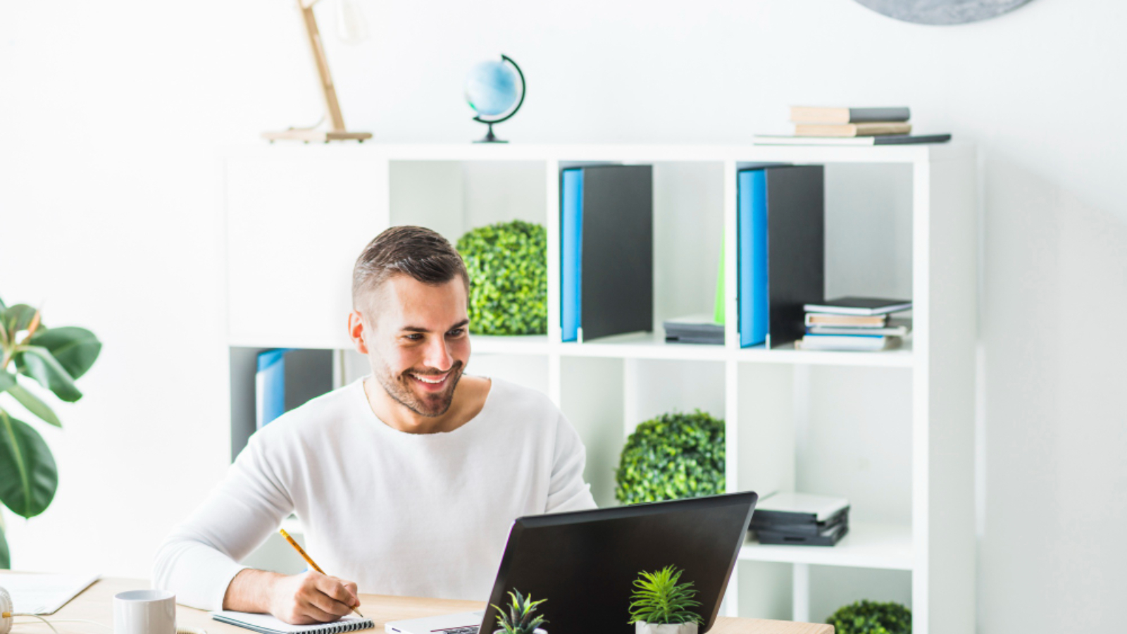 Najlepsze akcesoria do MacBooka i iPada – komfort i ergonomia